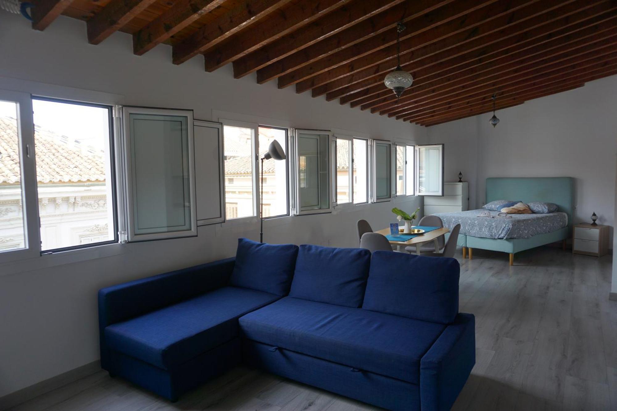 Apartamentos Mediterranea Centro Малага Экстерьер фото