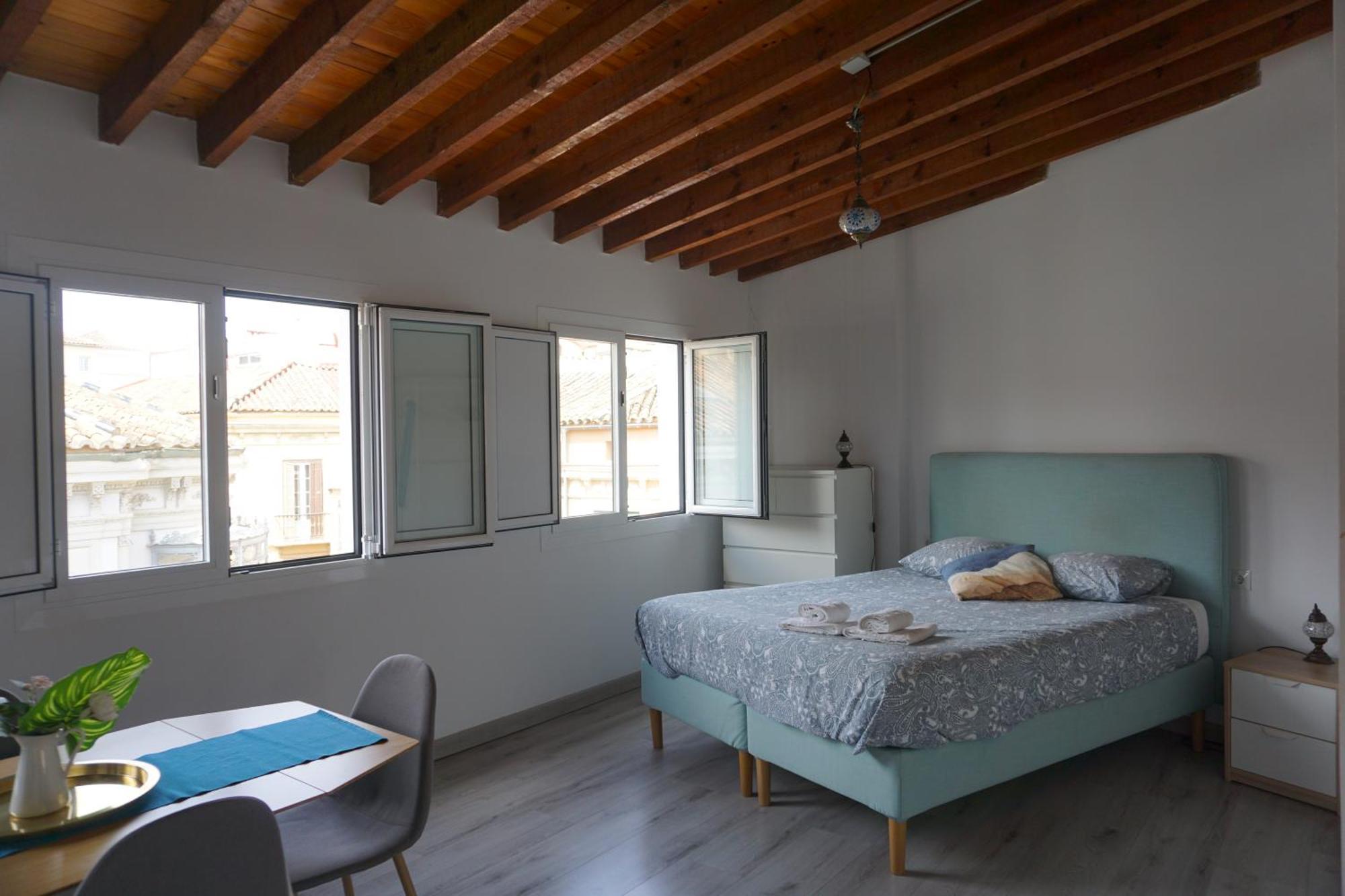 Apartamentos Mediterranea Centro Малага Экстерьер фото